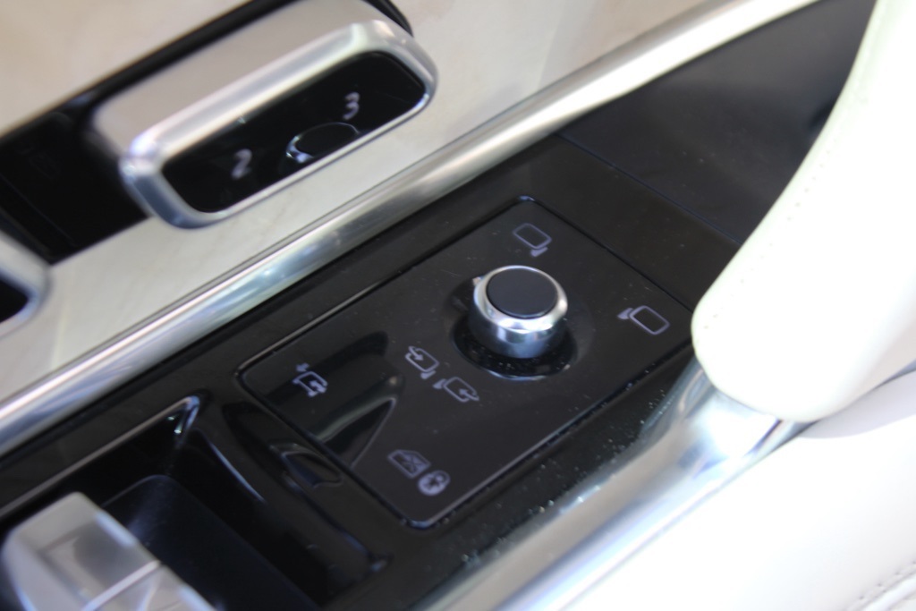 2024 Land Rover Range Rover SV photo 13