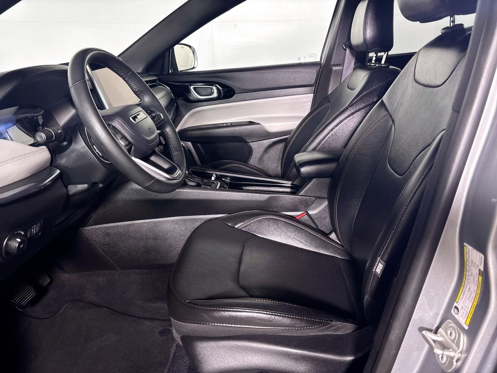 2023 Jeep Compass Limited photo 6