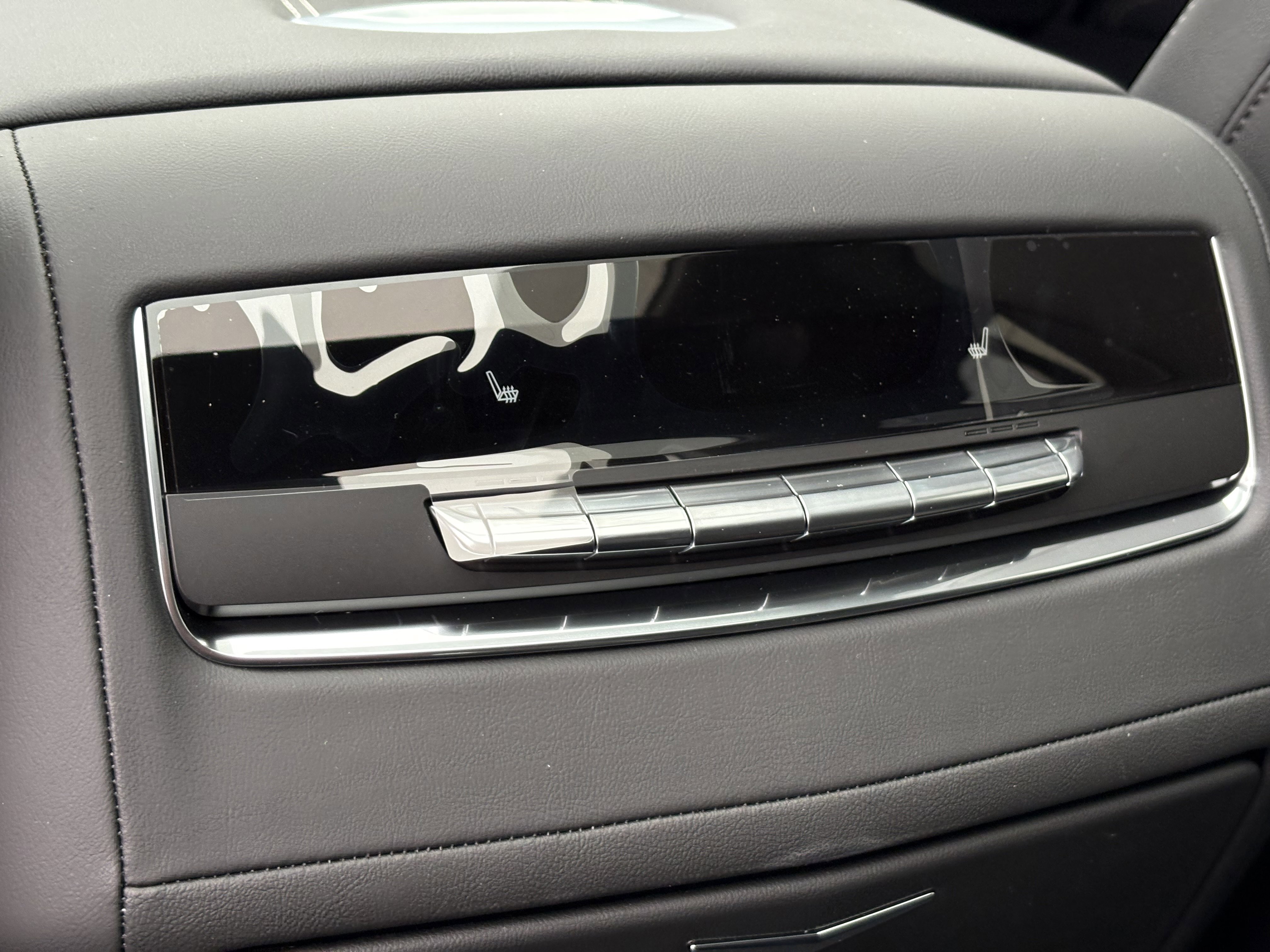 2025 Cadillac Escalade Premium Luxury photo 4