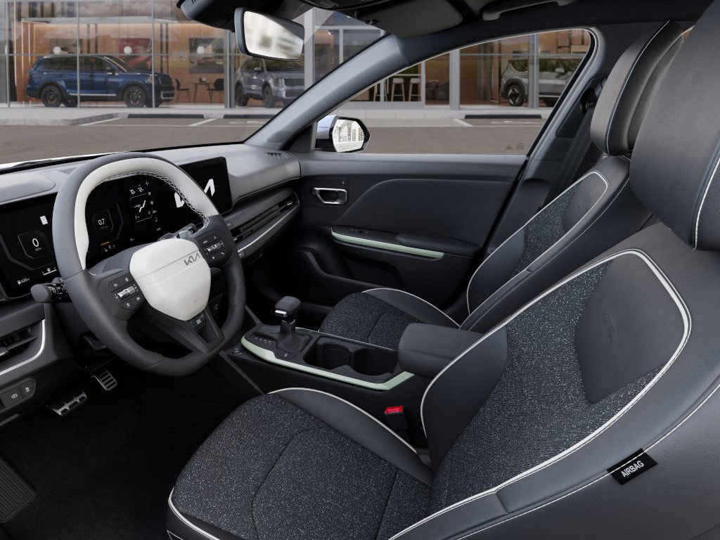 2025 Kia K4 GT-Line photo 17