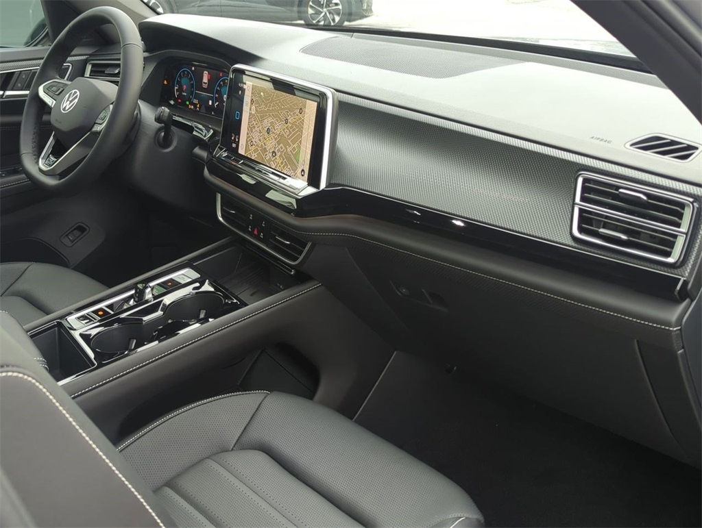 2026 Volkswagen Atlas Cross Sport SEL R-Line photo 18