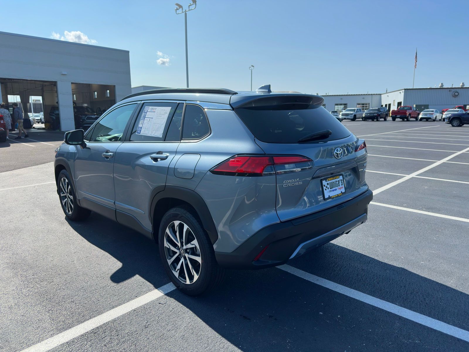 2023 Toyota Corolla Cross XLE photo 4
