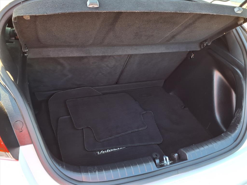 2020 Hyundai Veloster 2.0L Premium photo 4