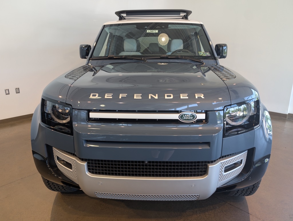 2025 Land Rover Defender 110 S photo 2