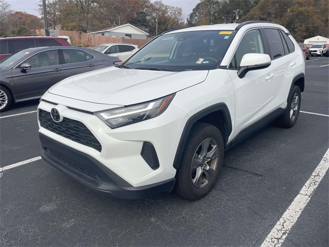2024 Toyota RAV4 XLE photo 2