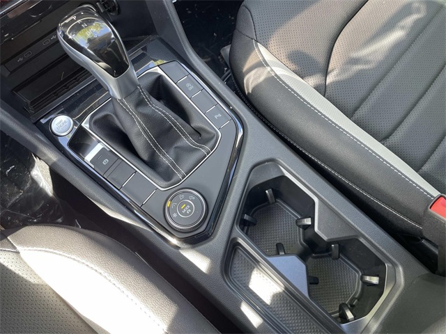 2025 Volkswagen Taos SEL photo 24