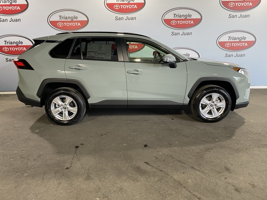 2025 Toyota RAV4 XLE photo 3