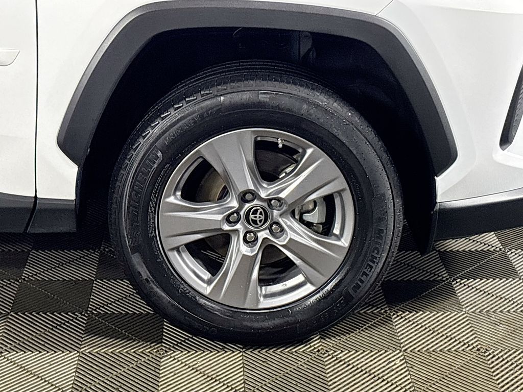 2024 Toyota RAV4 Hybrid LE photo 17