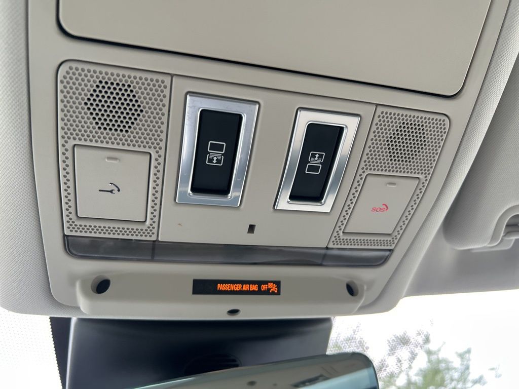 2020 Land Rover Discovery Landmark photo 32