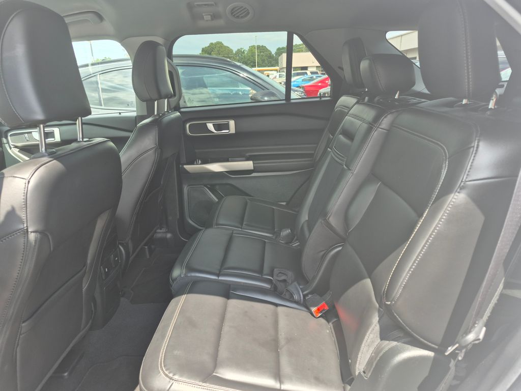2023 Ford Explorer XLT photo 17