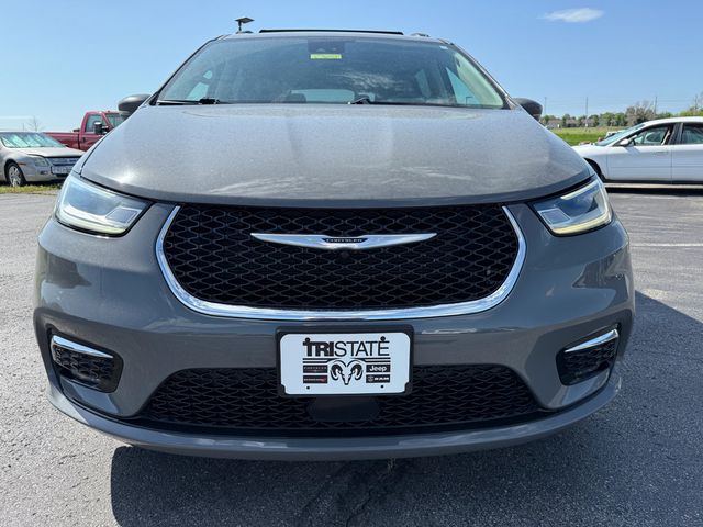 Used 2022 Chrysler Pacifica Touring L with VIN 2C4RC1BG4NR214629 for sale in Kansas City