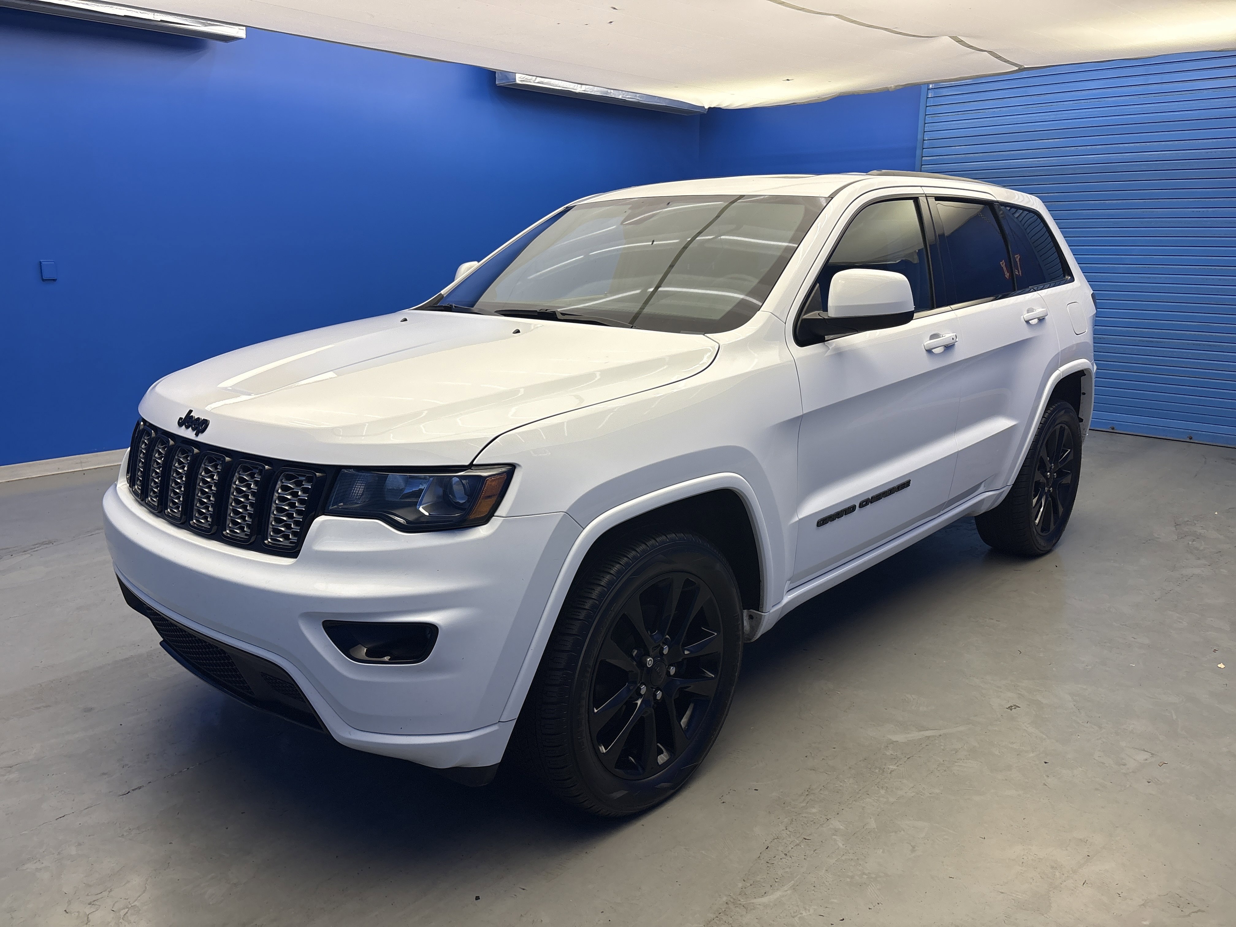 2019 Jeep Grand Cherokee Altitude photo 3