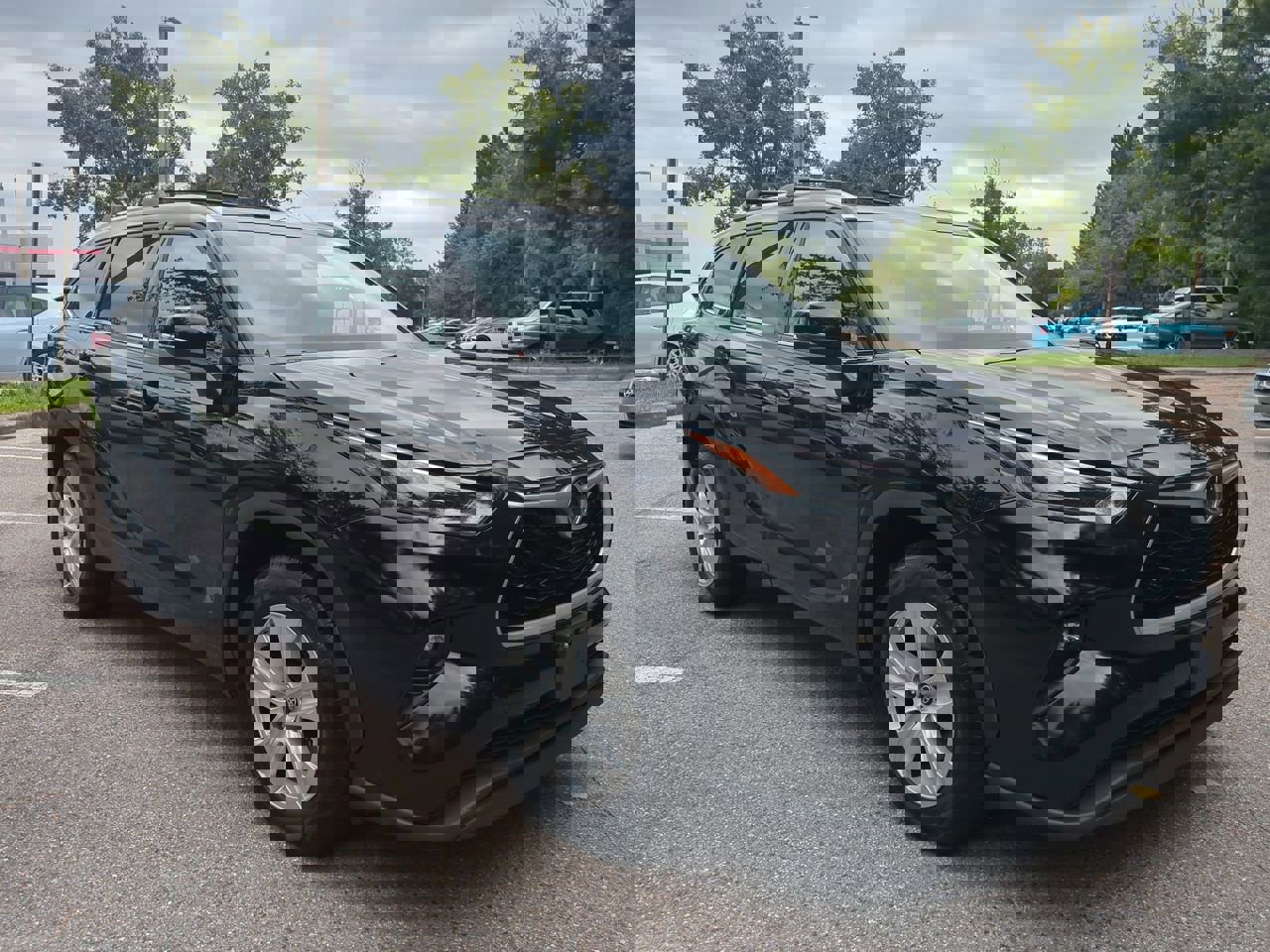 2022 Toyota Highlander XLE photo 3