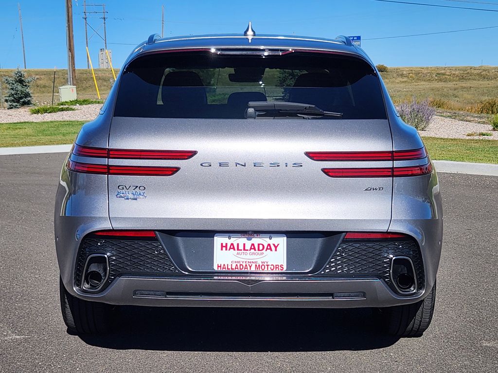 2022 Genesis GV70 2.5T Advanced photo 4