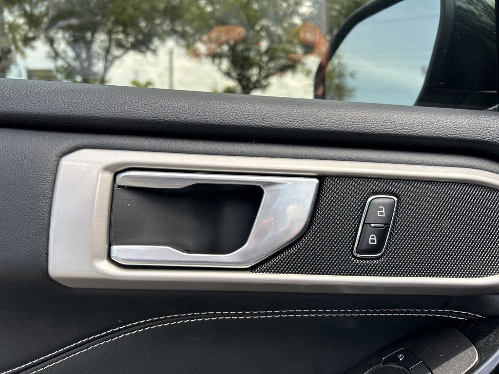 2023 Ford Explorer ST photo 12