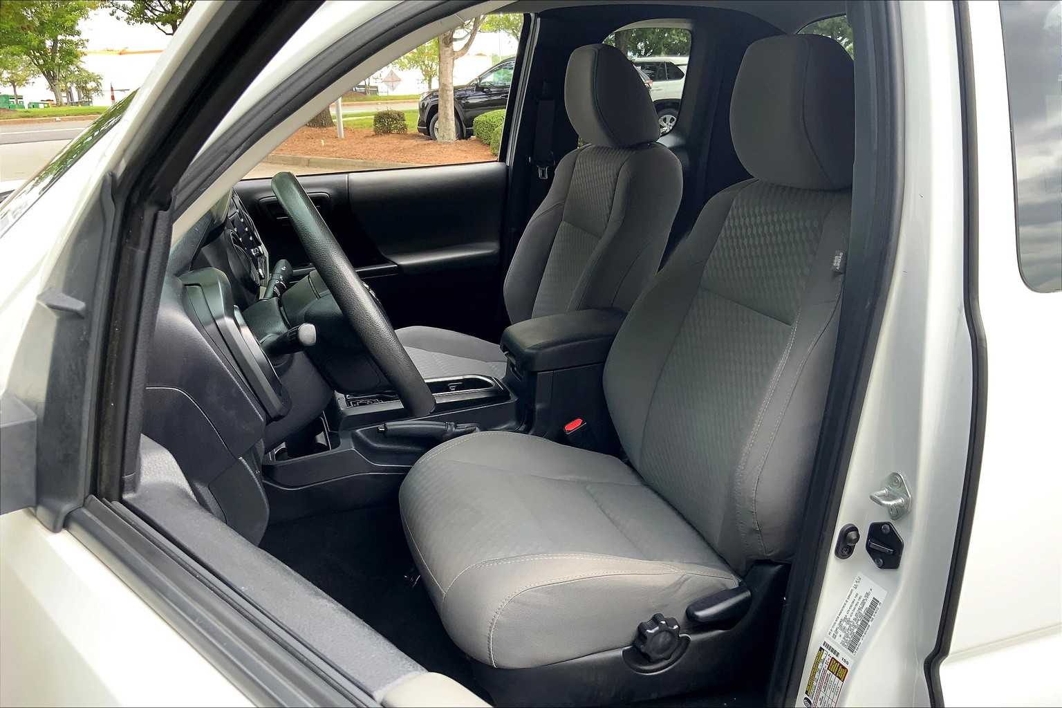 2021 Toyota Tacoma SR 4x4 Access Cab photo 7