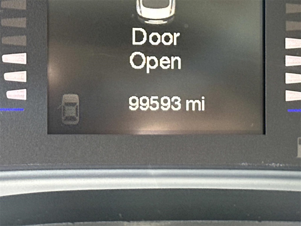 2015 Chrysler 200 LX photo 22