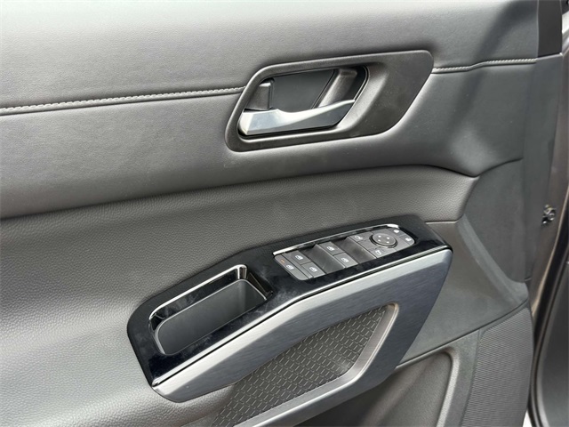 2025 Nissan Pathfinder SL photo 25