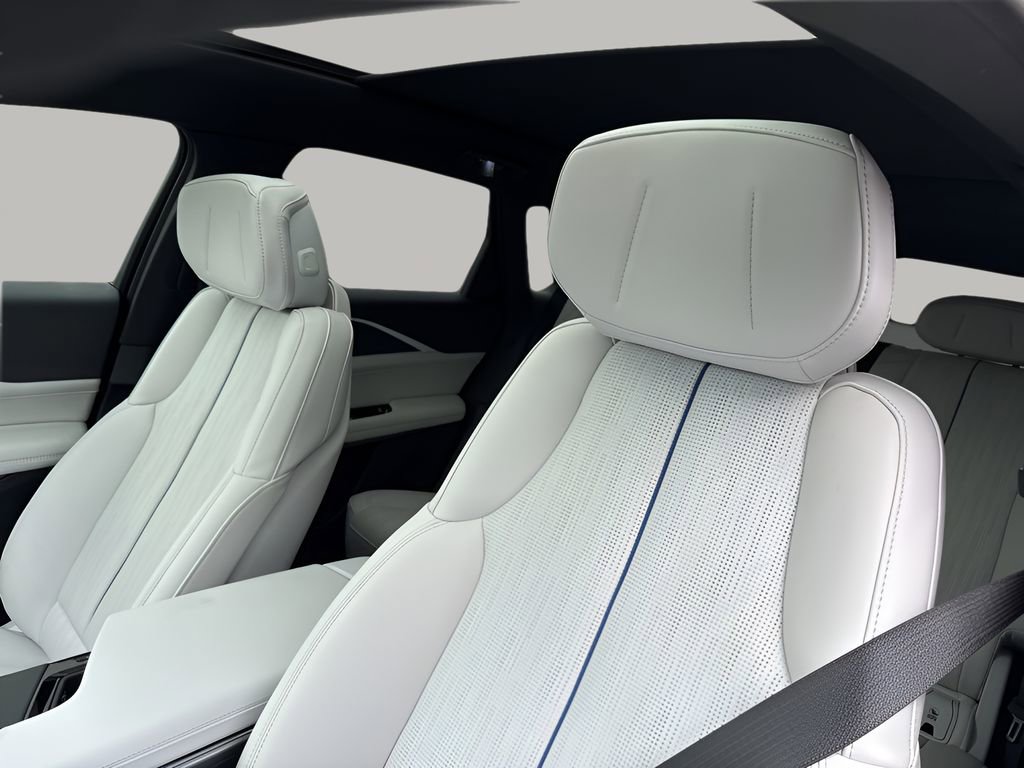 2025 Cadillac Lyriq Sport photo 32