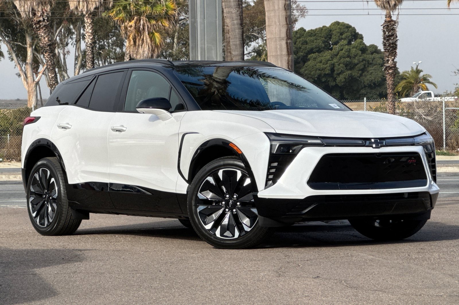 2025 Chevrolet Blazer EV RS photo 2