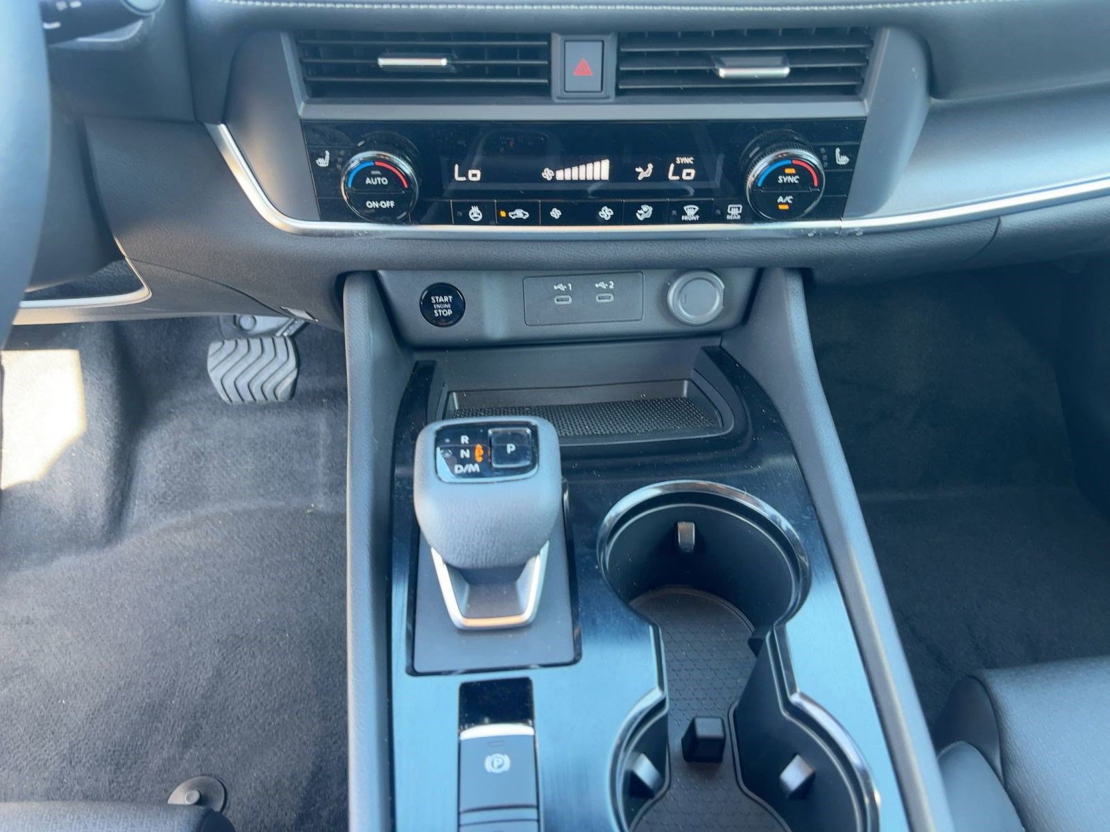 2024 Nissan Rogue SV photo 17