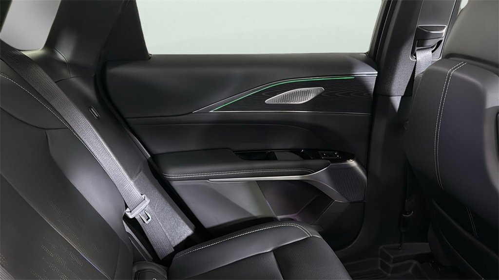 2024 Cadillac Lyriq Luxury photo 29