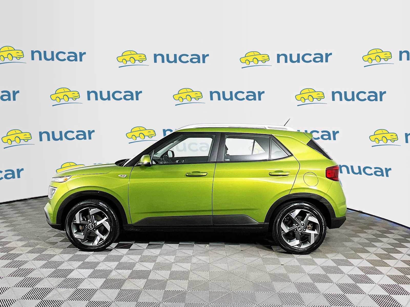 2023 Hyundai Venue SEL photo 3