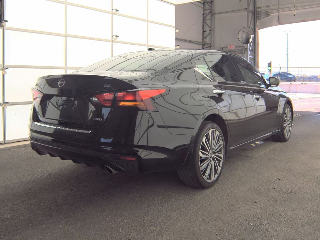 2023 Nissan Altima 2.5 SL photo 2