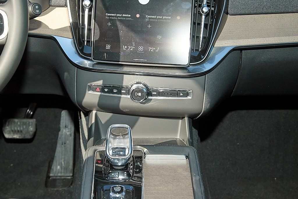 2026 VOLVO XC90 - Image 28