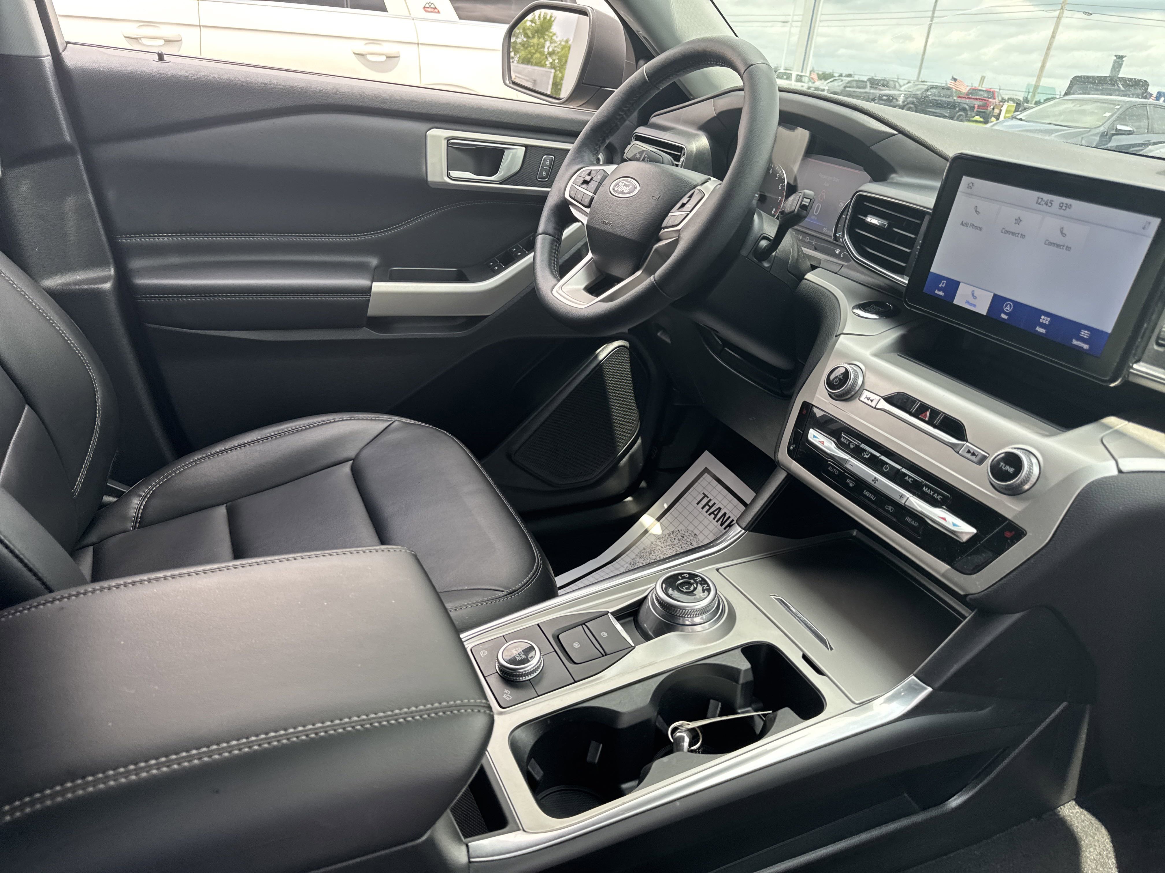 2022 Ford Explorer XLT photo 2