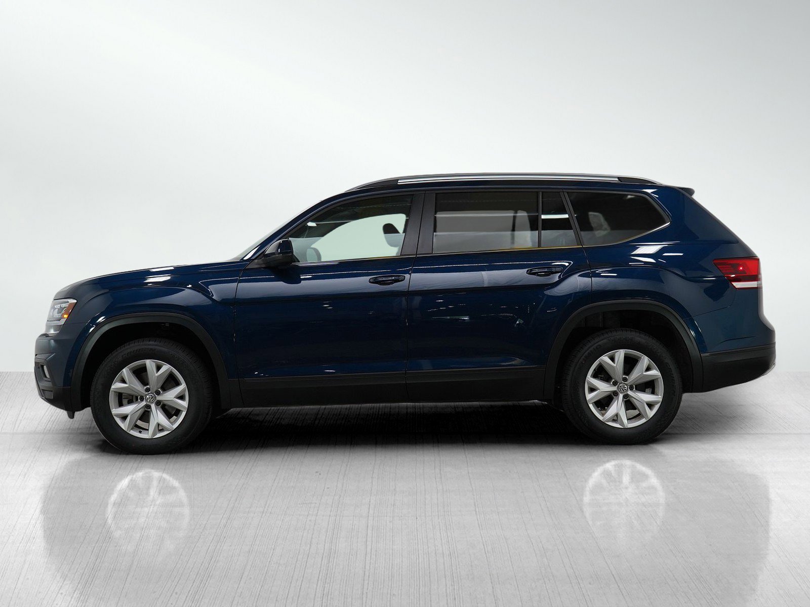 Used 2019 Volkswagen Atlas SE with VIN 1V2LR2CA3KC624247 for sale in Burnsville, Minnesota