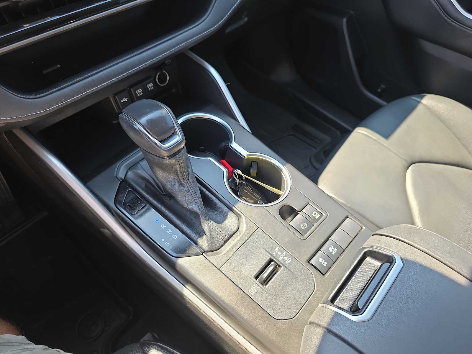 2021 Toyota Highlander Hybrid XLE photo 17