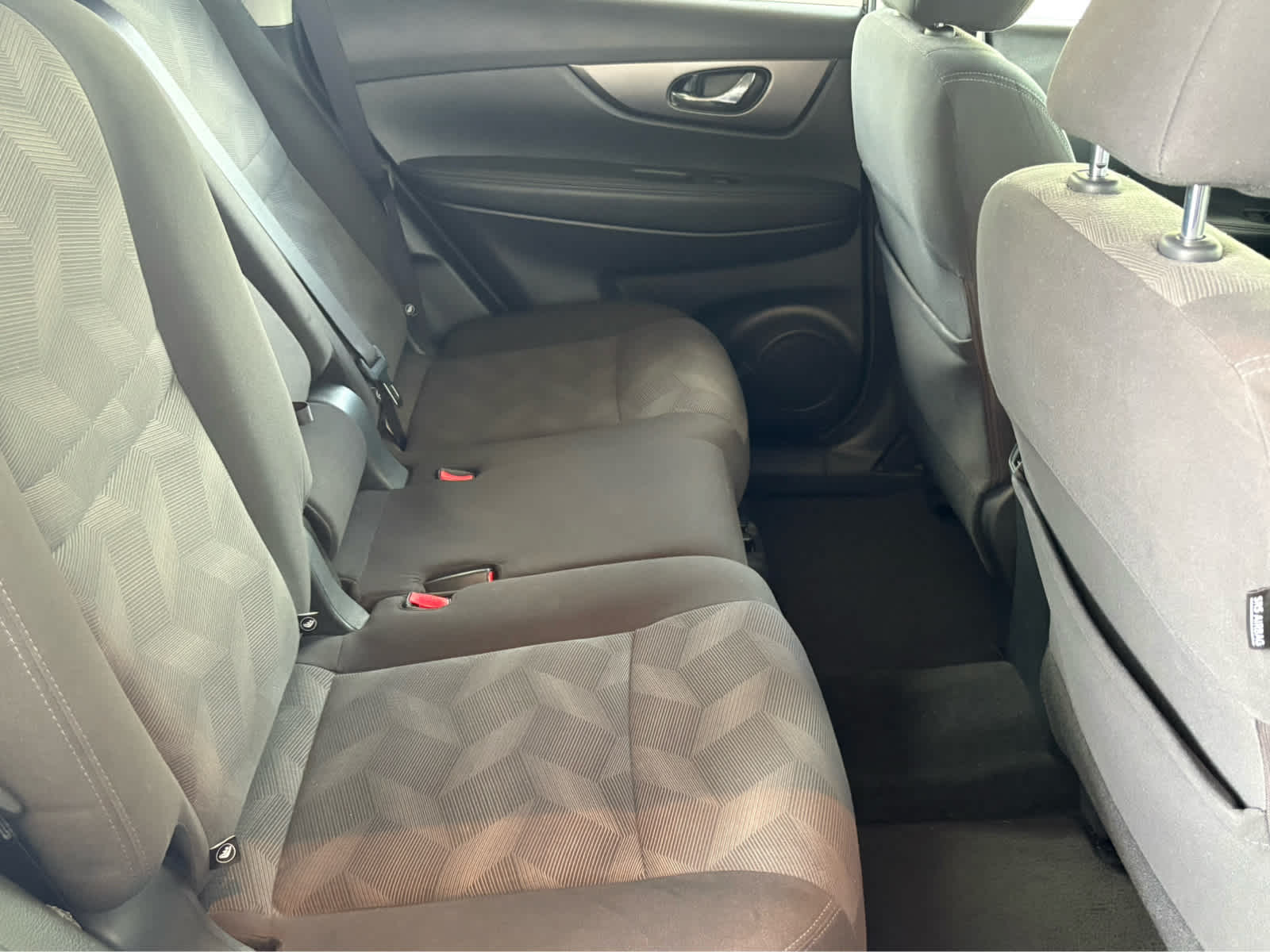 2016 Nissan Rogue SV photo 23