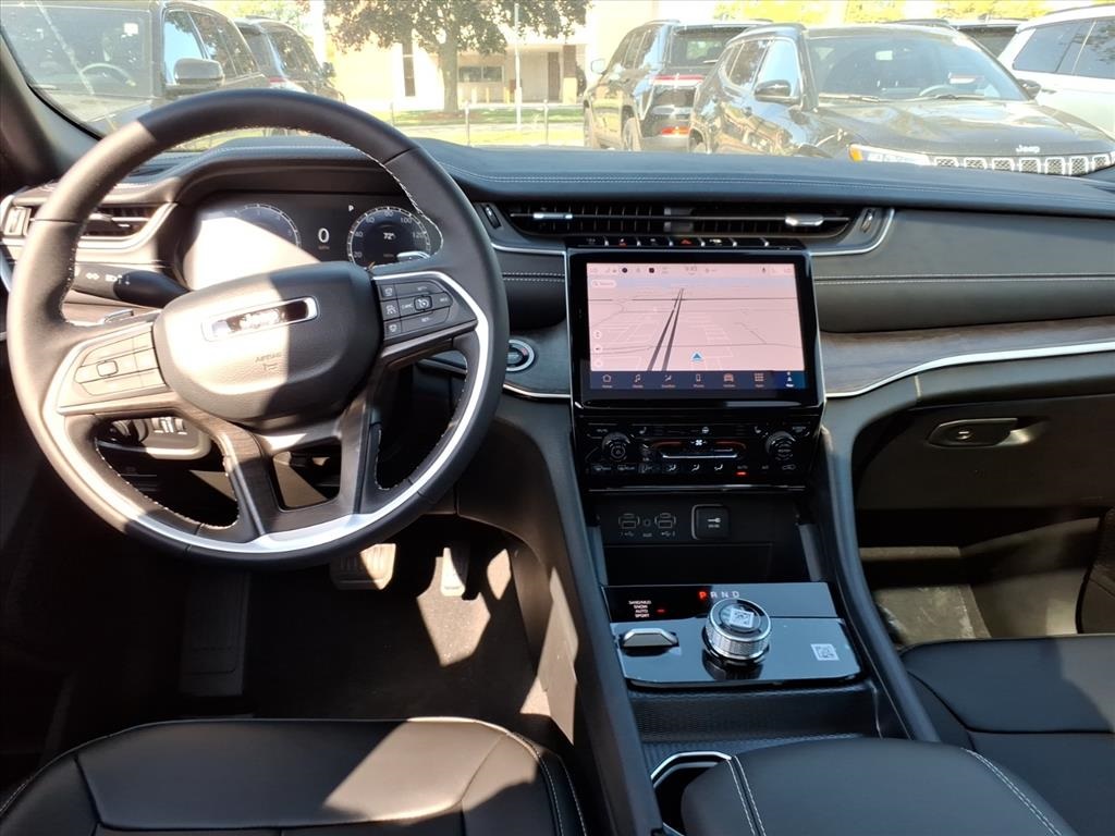 2025 Jeep Grand Cherokee Limited photo 10