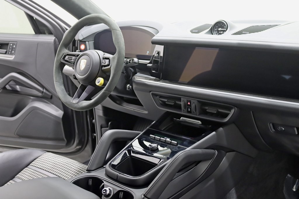 2024 Porsche Cayenne Coupe S photo 31