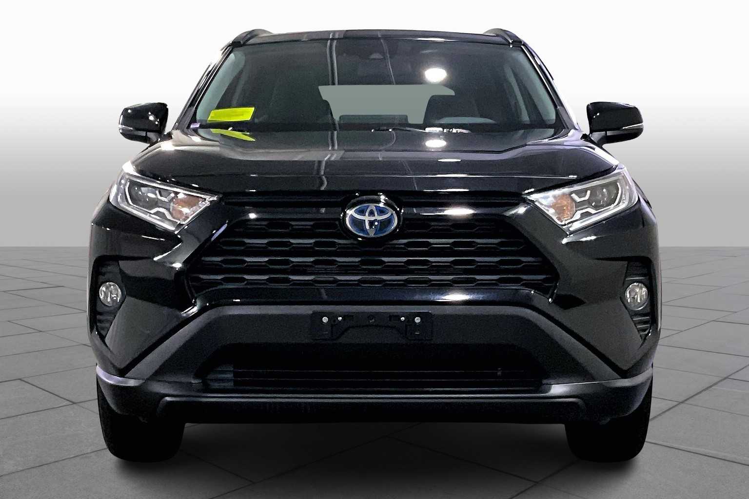 2019 Toyota RAV4 Hybrid XLE photo 3