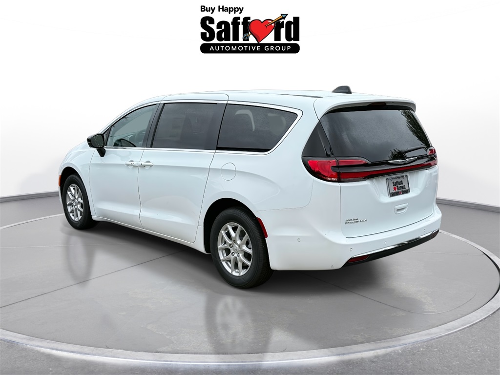 2025 Chrysler Pacifica photo 5