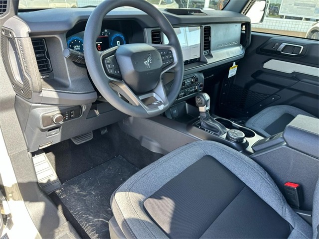2025 Ford Bronco Base photo 6