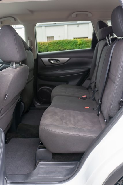 2016 Nissan Rogue SV photo 9