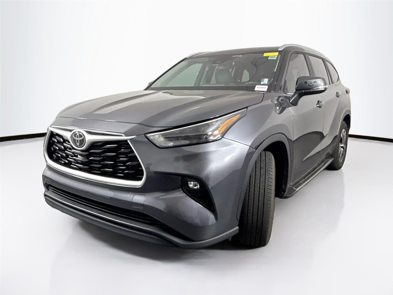 2024 Toyota Highlander XLE photo 2