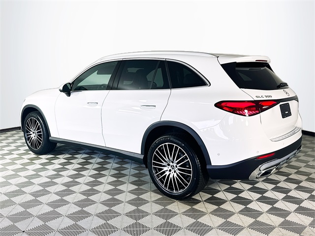 2026 Mercedes Benz GLC 300 photo 3