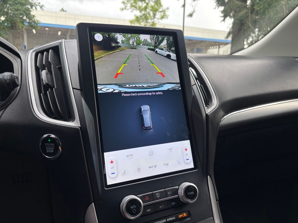 2022 Ford Edge SEL photo 16