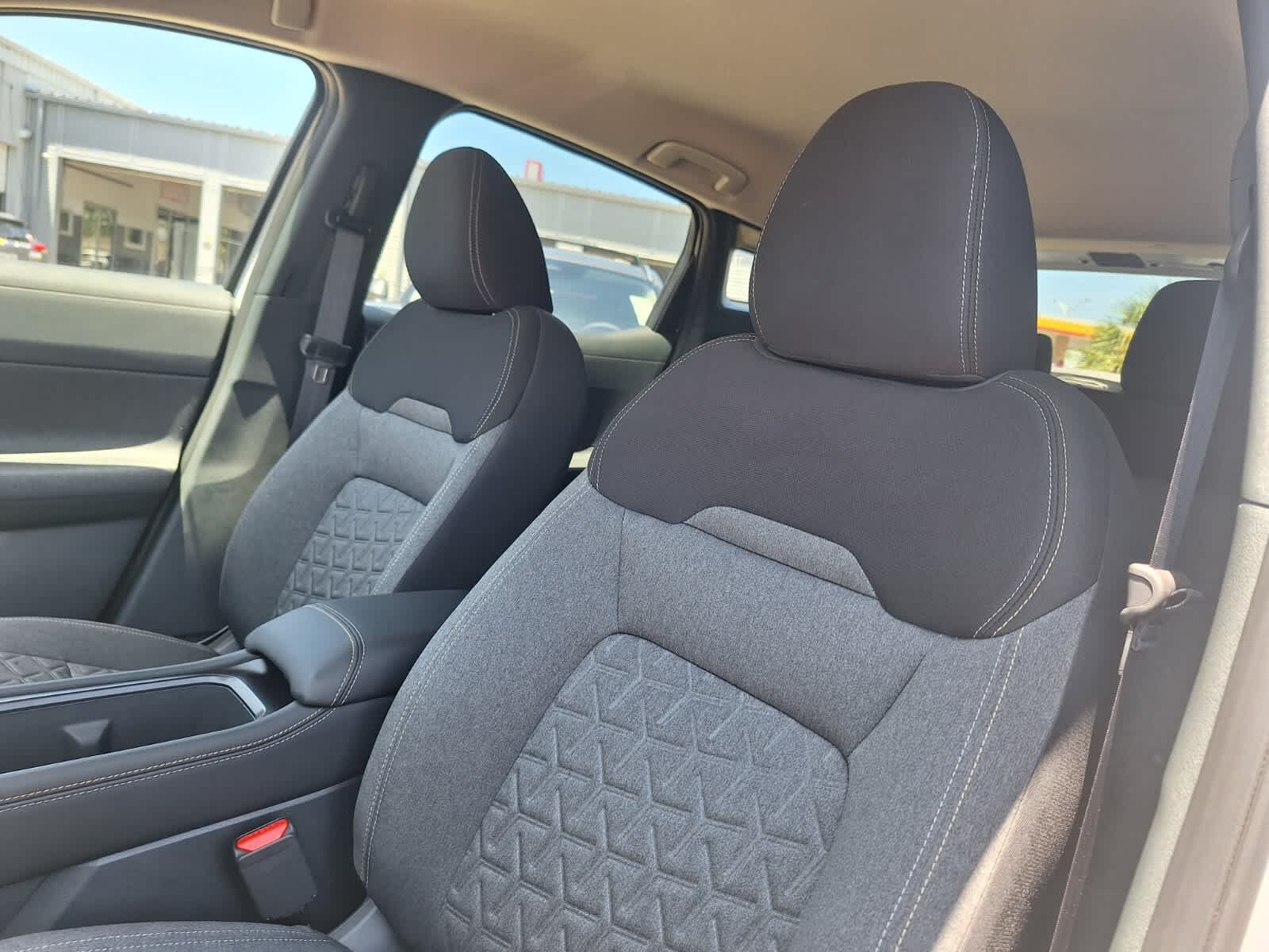 2025 Nissan Kicks SV photo 11