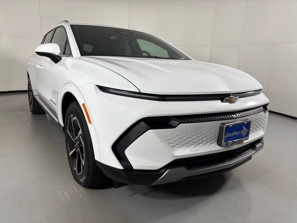 2025 Chevrolet Equinox EV 1LT photo 3