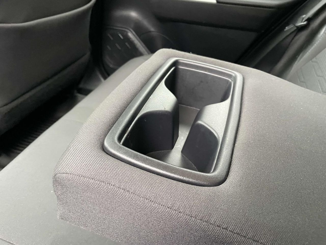 2022 Toyota RAV4 Hybrid SE photo 6