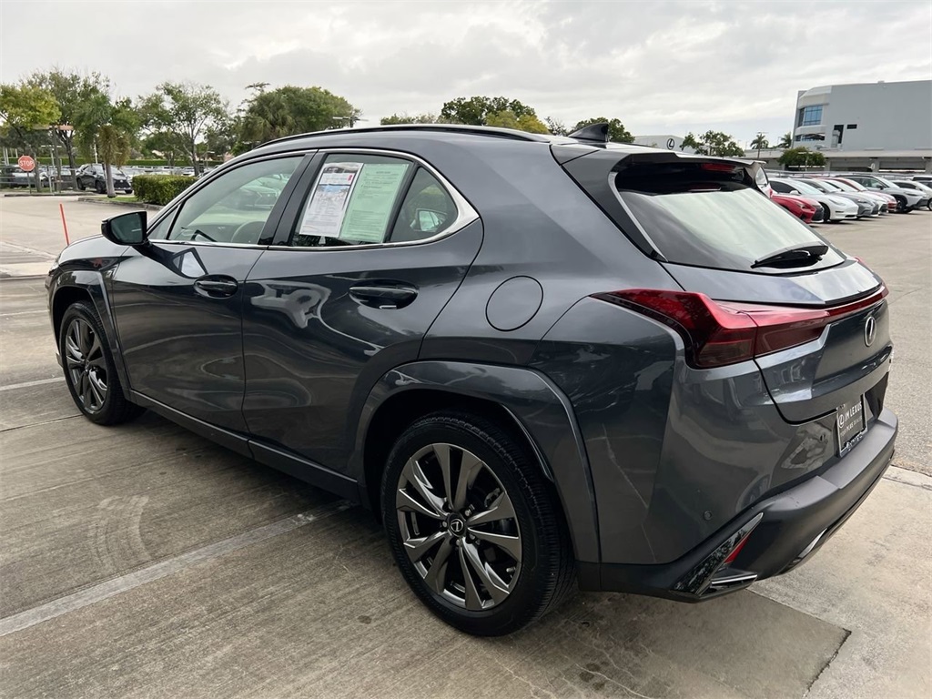 2023 Lexus UX 250h F SPORT Design photo 5