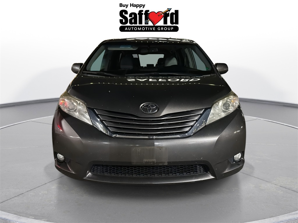 2016 Toyota Sienna XLE Premium photo 2