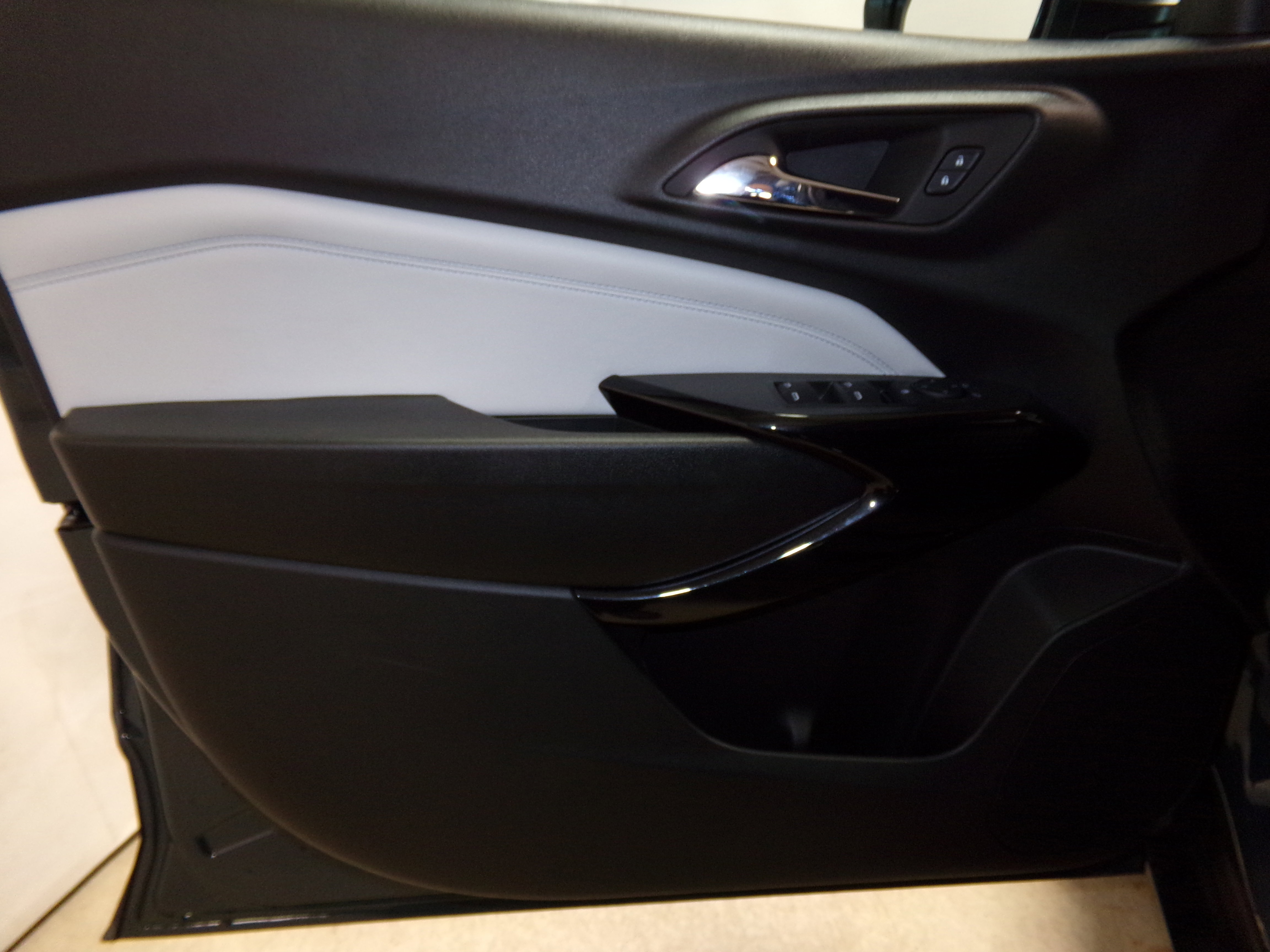 2025 Chevrolet Trax LT photo 10