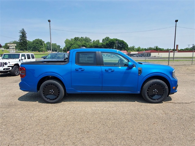 2025 Ford Maverick photo 3