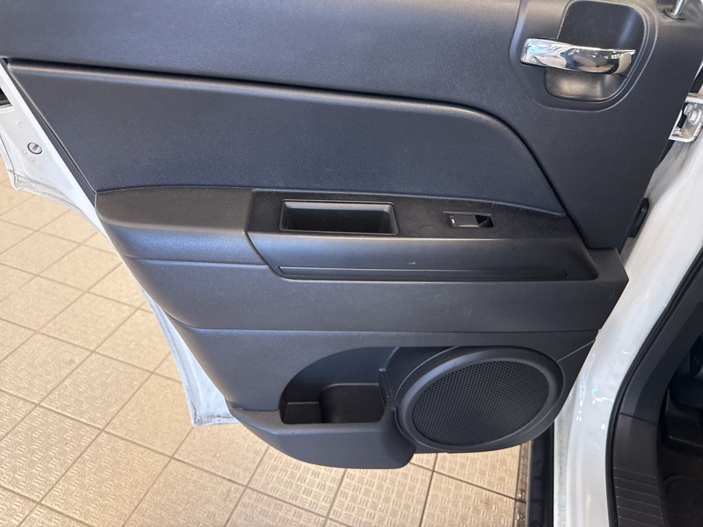 2013 Jeep Compass Latitude photo 14